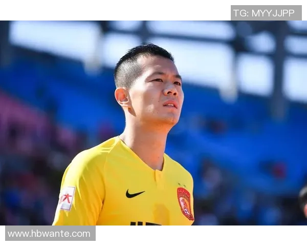 学生们齐声念出足球明星名字展现热爱与激情